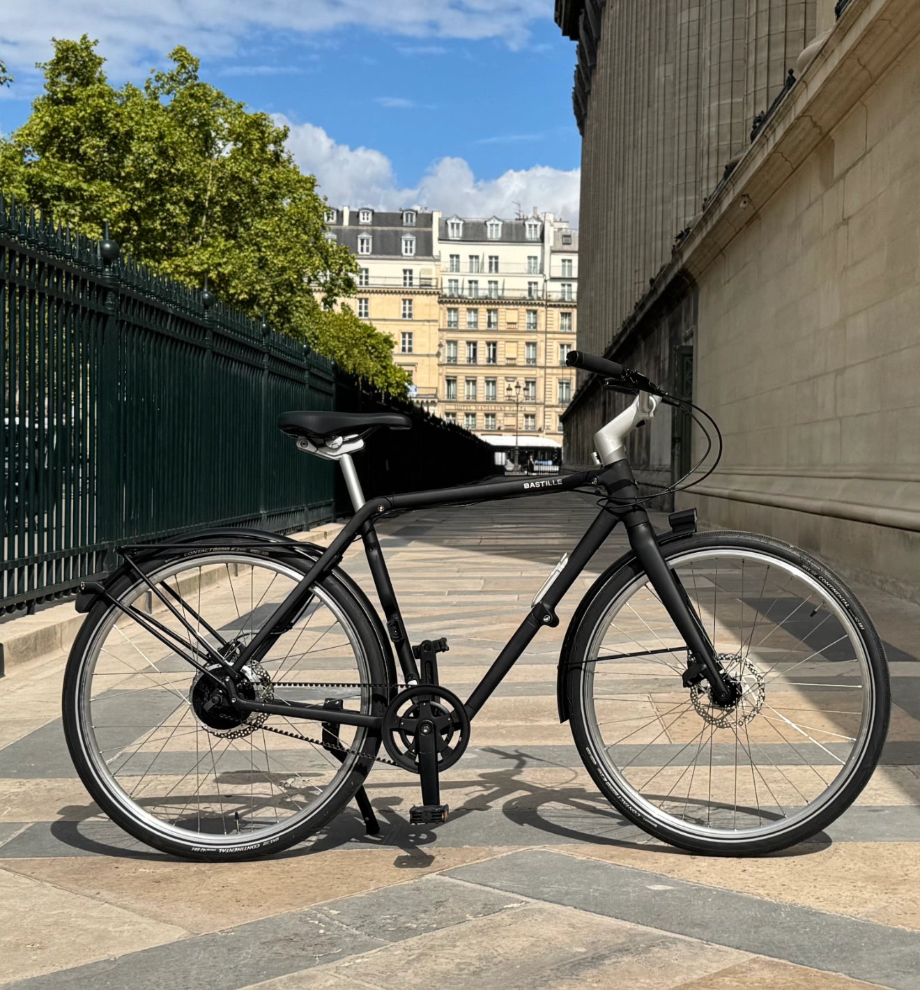 La finesse de ses lignes, la batterie cachée dans le moteur.