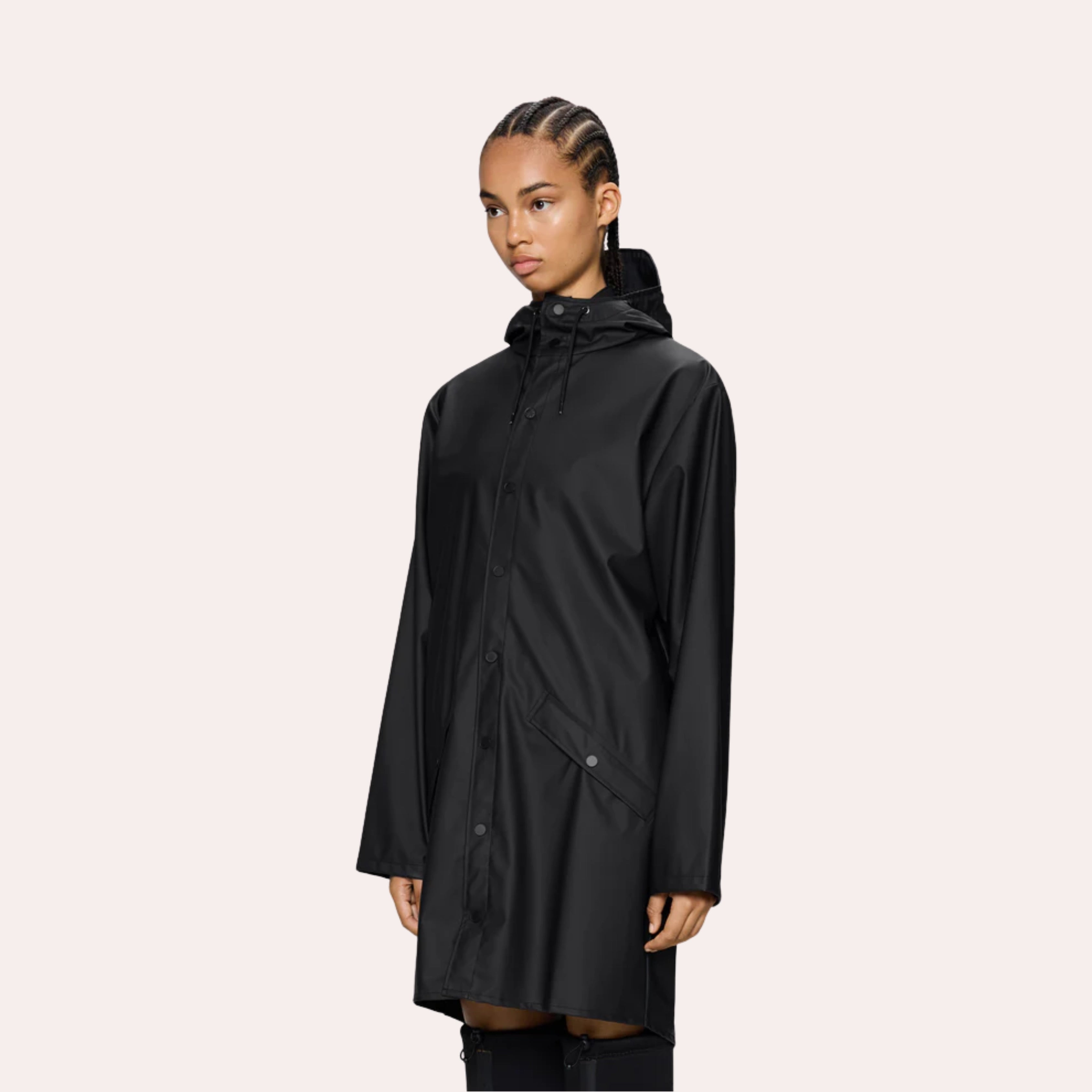 RAINS Long Jacket W3 imperméable portée de biais