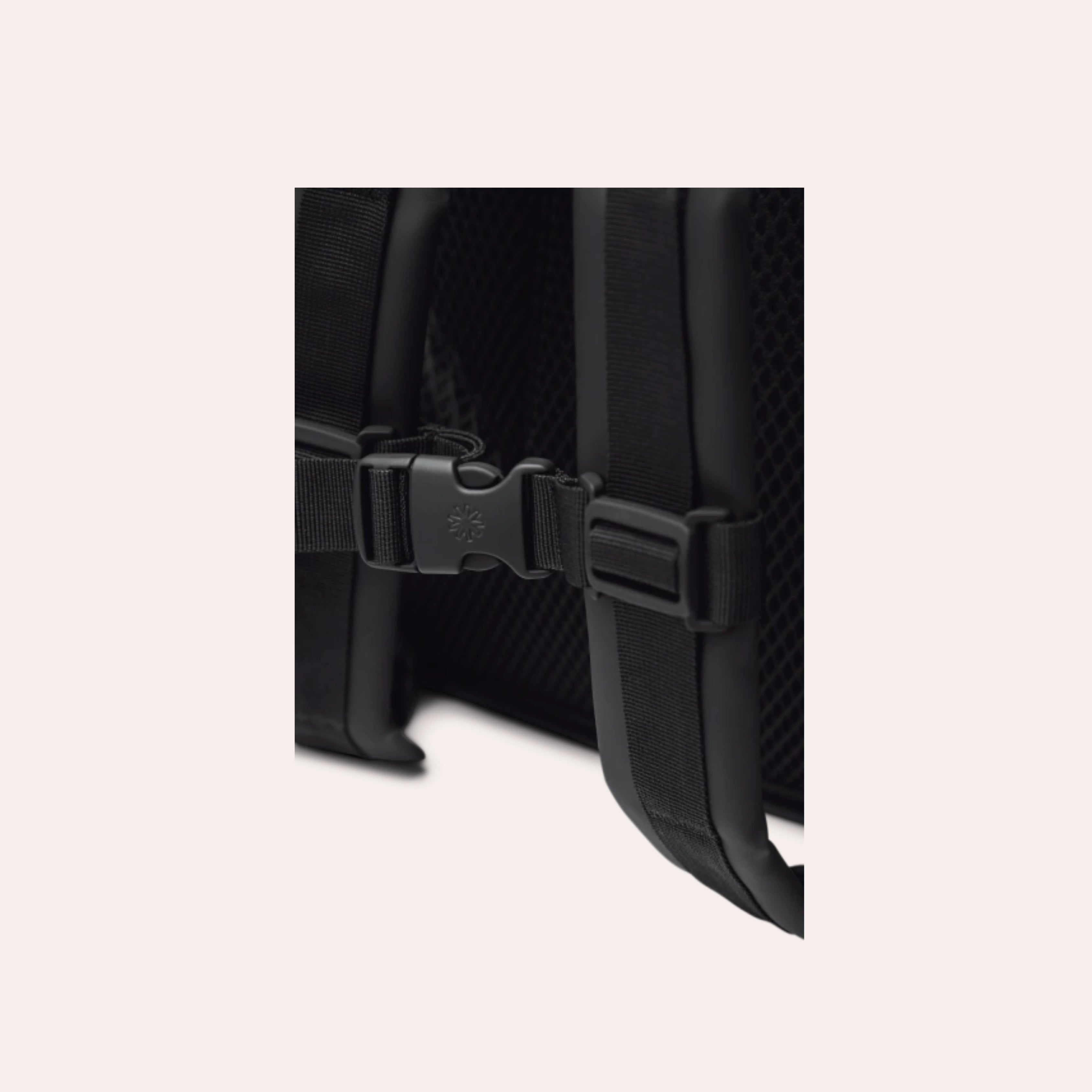 Accroche sac à dos rains