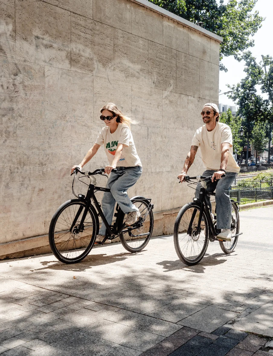 Un couple roule en Bastille.