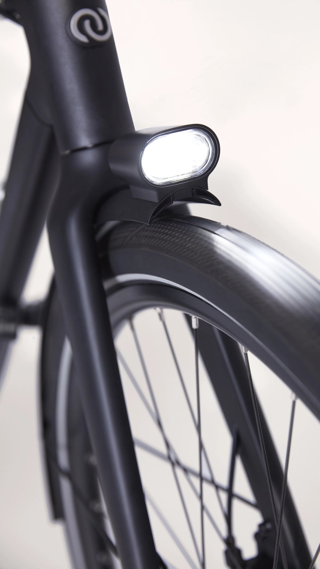 Le Bastille est équipé d'un éclairage à dynamo à l'avant et à l'arrière.